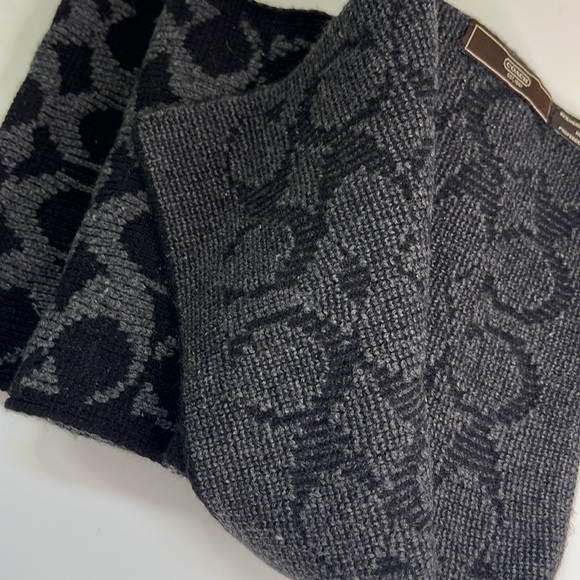 Coach Black and Gray scarf - Picture 2 of 4